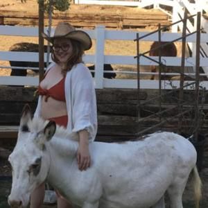 Meet your Posher, Olivia